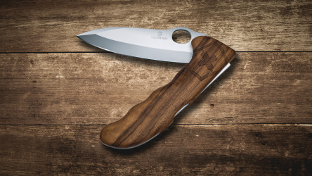 چاقوهای تک تیغه تاشو بزرگ ویکتورینوکس خرید انواع چاقوهای تاشو جیبی بزرگ ویکتورینوکس در سایزهای ۱۳۶ میلیمتر. ابزاری قدرتمند و مقاوم برای طبیعتگردی، کمپینگ و ماجراجویی. تضمین اصالت و بهترین قیمت.