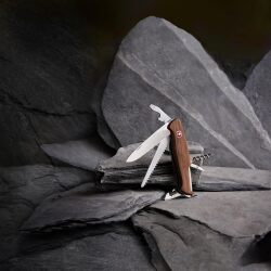 چاقوهای جیبی تاشو بزرگ ویکتورینوکس خرید انواع چاقوهای تاشو جیبی متوسط ویکتورینوکس در سایزهای ۸۴، ۹۱ و ۹۳ میلیمتر. ابزاری چندکاره و کارآمد برای طبیعتگردی، کمپینگ و استفاده روزمره. تضمین اصالت و بهترین قیمت.